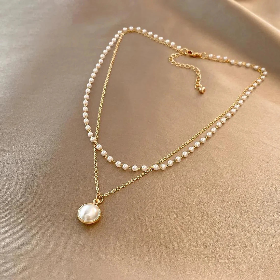 Exquisite pearl necklace | Gold