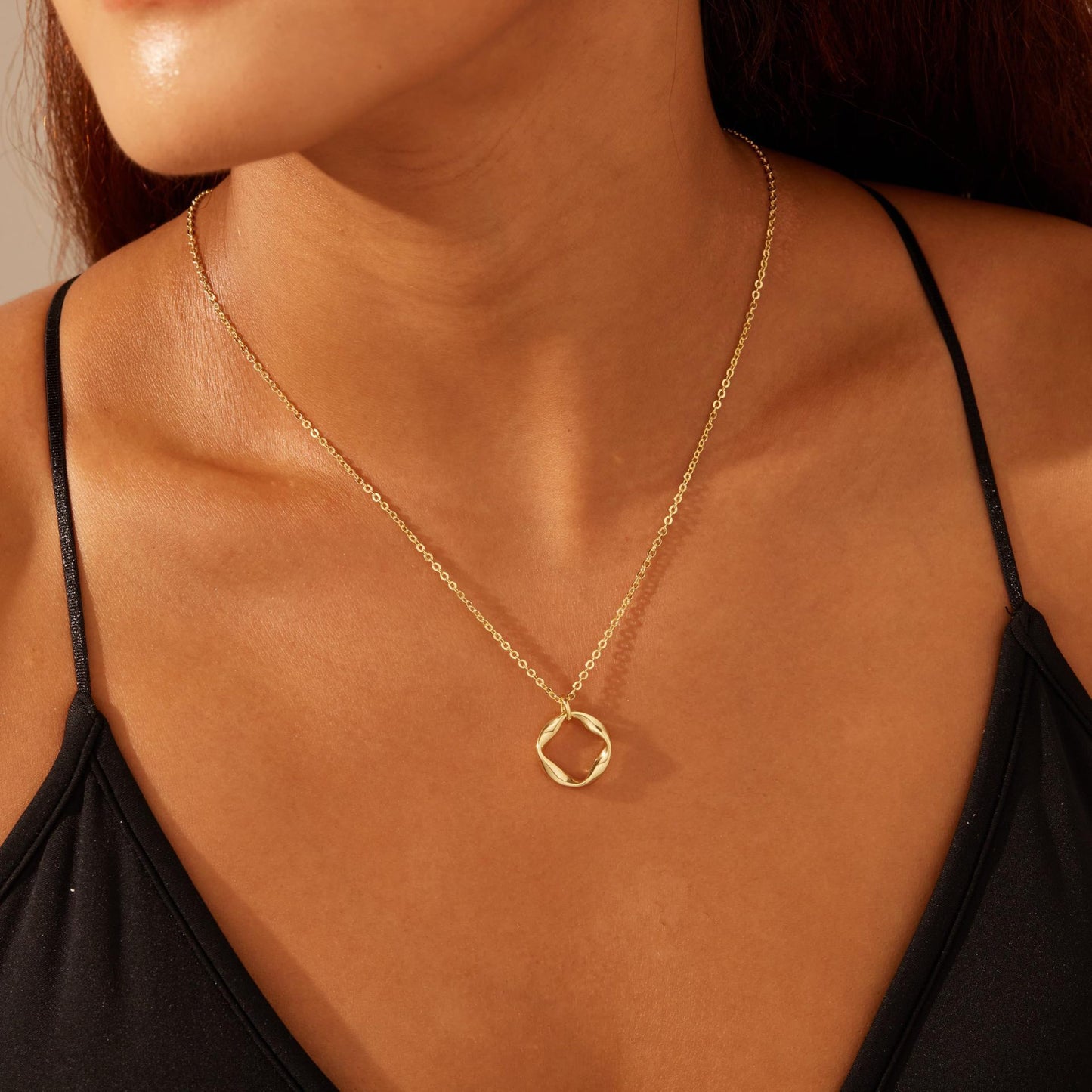 Gelaagde ketting met cirkelbedel