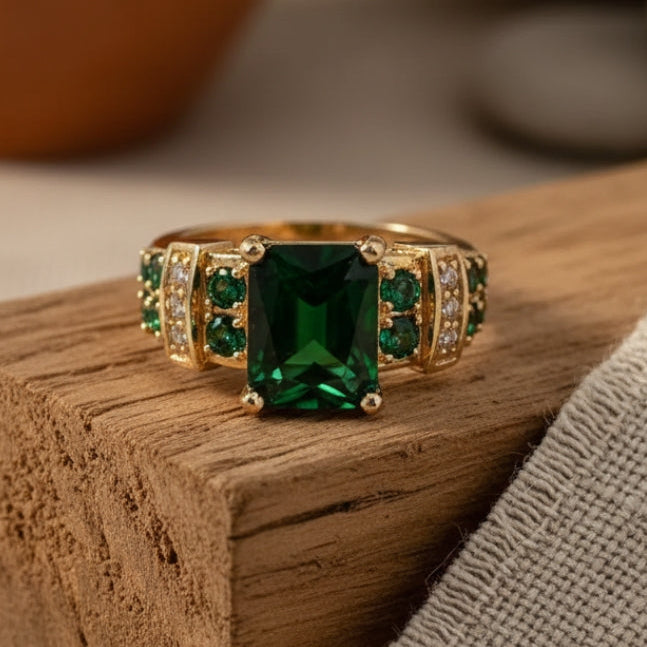 Koninklijke Groene Kristallen Gouden Ring
