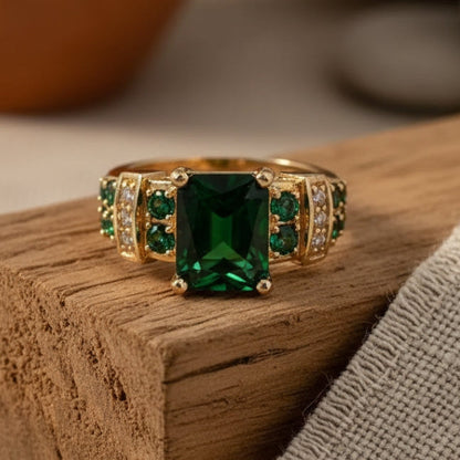 Koninklijke Groene Kristallen Gouden Ring