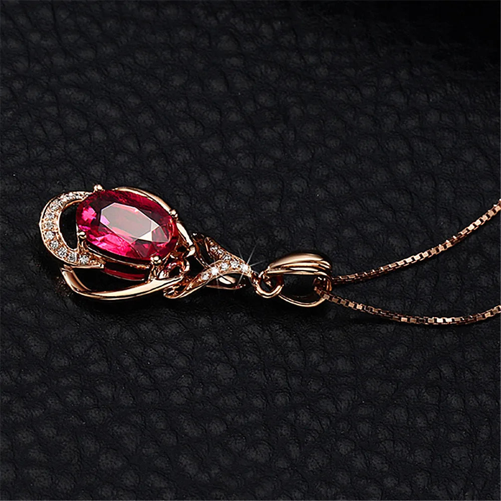 Prachtige Ketting met Rode Kristallen en Goudkleurige Accentjes | Goud