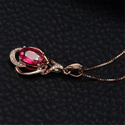 Prachtige Ketting met Rode Kristallen en Goudkleurige Accentjes | Goud